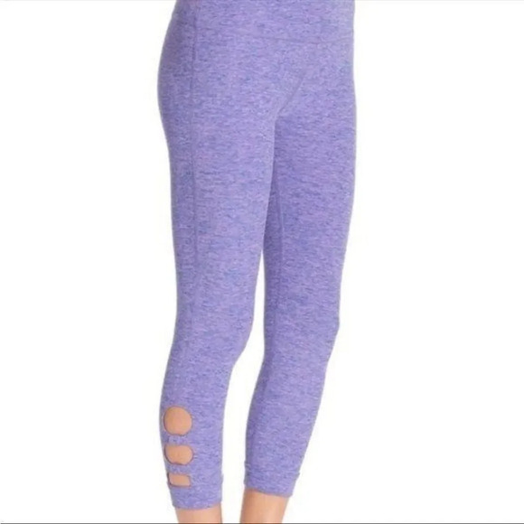 Beyond Yoga Cut Out Capris - Picture 1 of 7